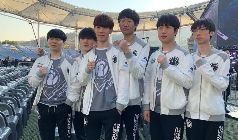 就中场球员 就中场球员